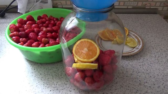 Клубничный компот с лимоном и апельсином на зиму//Самый простой и быстрый рецепт))) смотреть онлайн