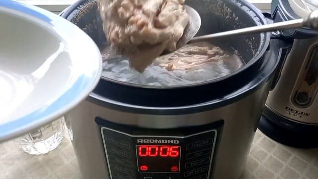 Зелёные щи в мультиварке. Рецепт щавелевого супа с добавлением крапивы. Можно варить и на плите. смотреть онлайн