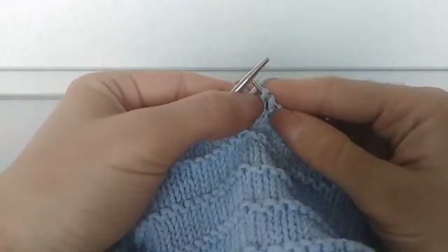 Изнаночные ряды по кругу без ступеньки (подходит для платочной вязки).