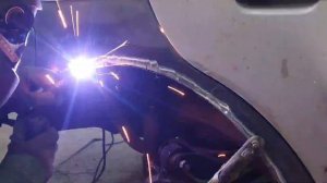 Как правило обрезать задние арки.