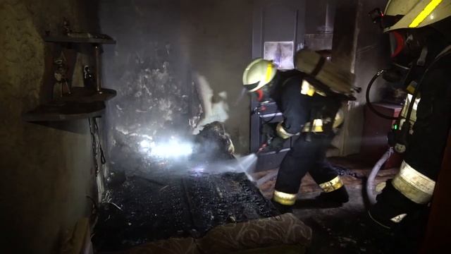 Дніпровські вогнеборці ліквідували пожежу в квартирі смотреть онлайн