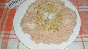 Сочные куриные котлеты с сырной начинкой на сковороде