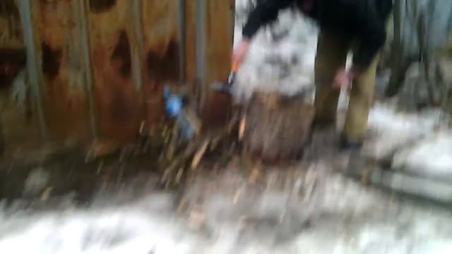 Fiskars X7 vs советский топор 1.2 кг смотреть онлайн