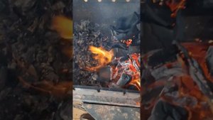 Как быстро разжечь мангал...Разжигаю угли без единой щепки...Супер метода