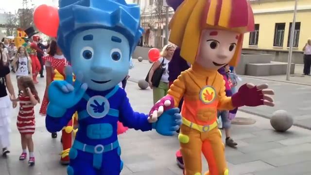 Детские аниматоры в костюмах фиксиков смотреть онлайн