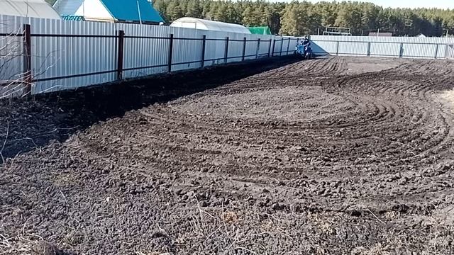 Весеннее боронование огорода минитрактором