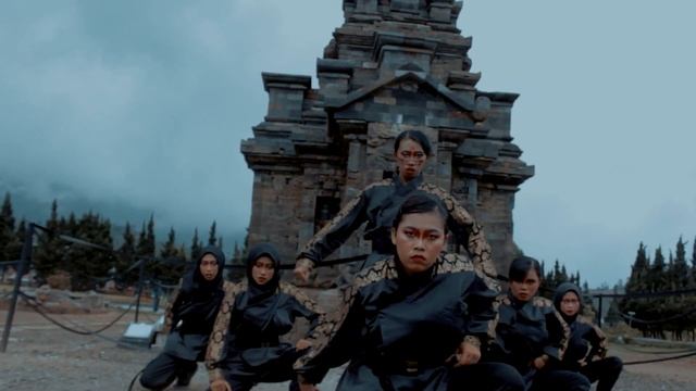 LAY '莲(Lit) x ALiEN KINGDOM DANCE COVER BY EUREKA! | Dance Project ID from Indonesia