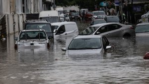 Сотни людей застряли в затопленном метро. Проливные дожди обрушились на Анкару