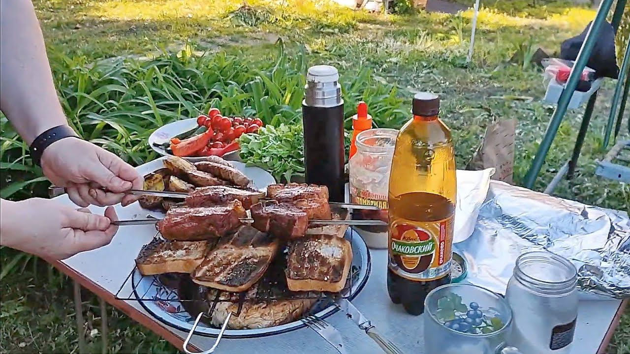 Цыпленок табака и копченая грудинка на мангале с домашним майонезом