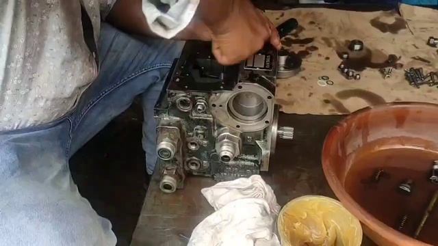 volvo vibrator roller hydraulic Pump (42 R 41) repairing +91 9659 377 111 / +91 9975 835 603 смотреть онлайн