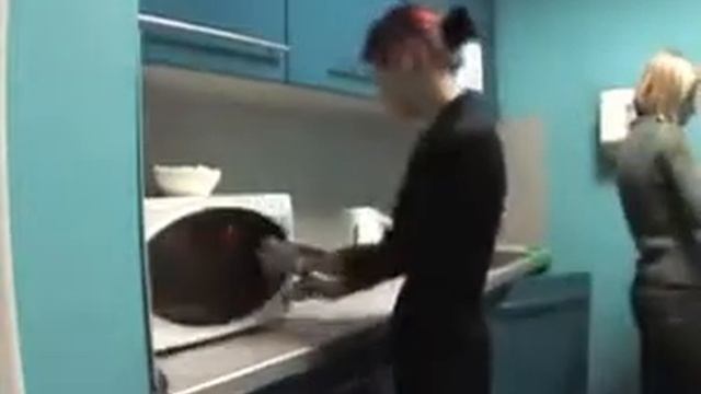 3П Говорящая микроволновка прикол 5+, ржал до слез смотреть онлайн