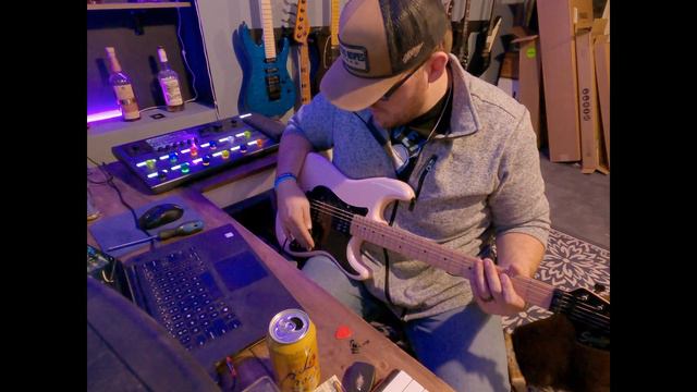 Squier Contemporary Stratocaster Unboxing смотреть онлайн