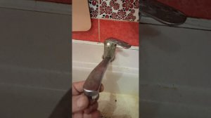 вода пахнет что делать ? хлоркой ,железом,сероводородом .