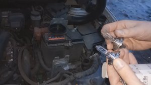 Замена лампочки ближнего света на Ниссан Кашкай (Nissan Qashqai)