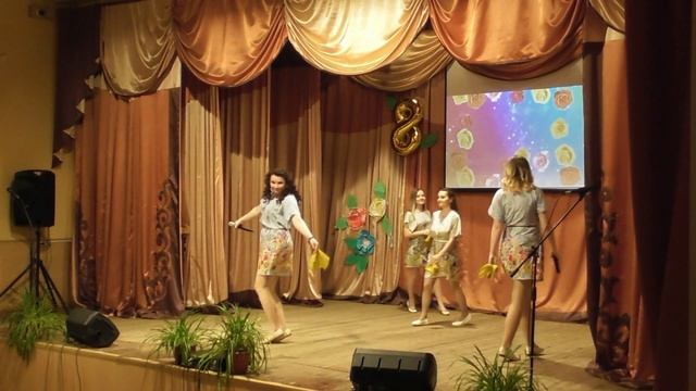 Ансамбль СмоРодина Стоят девчонки Холм Жирковский смотреть онлайн