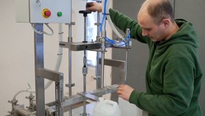 Презентация комплексного полуавтоматического поршневого оборудования для розлива КПР2 ПрактикМ