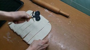 Изделия из слоеного теста из свиного жира