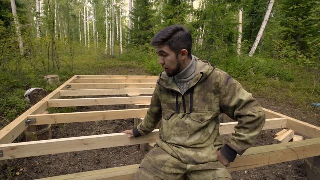 ЧТО С ПЕНЬКАМИ? ПОЧЕМУ ИЗ БЕРЁЗЫ? СТРОЮ КАРКАСНЫЙ ДОМ В ЛЕСУ. УЖИН НА КОСТРЕ. смотреть онлайн