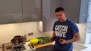 Зелёный борщ или щавелевый суп в афганском казане