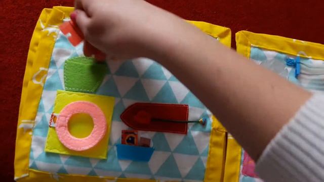 Развивающий кукольный домик из ткани и фетра своими руками