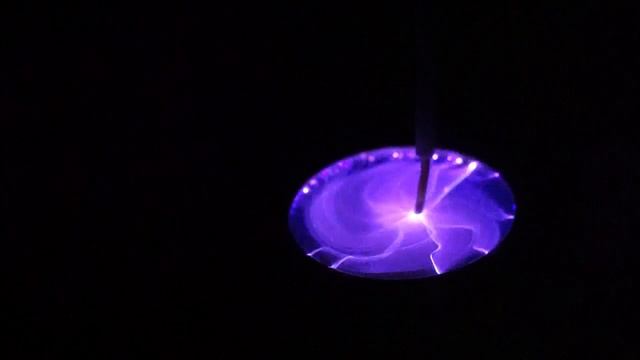 Plasma Vortex Experiment (ZVS Flyback Driver + Magnet) смотреть онлайн