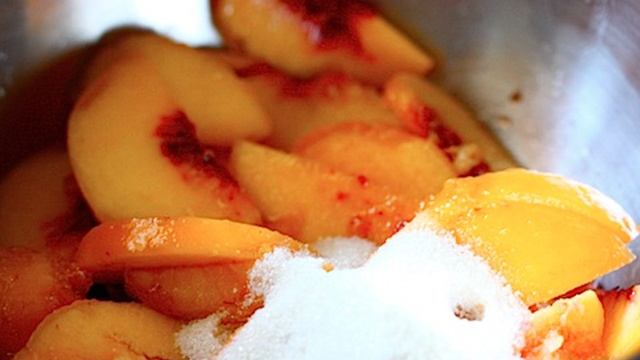 Персиковый пирог из песочного теста