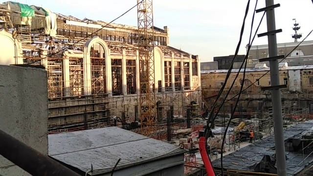 МОСКВУ ОТКАПЫВАЮТ. 9 МЕТРОВ и ниже! Болотная набережная 15к1