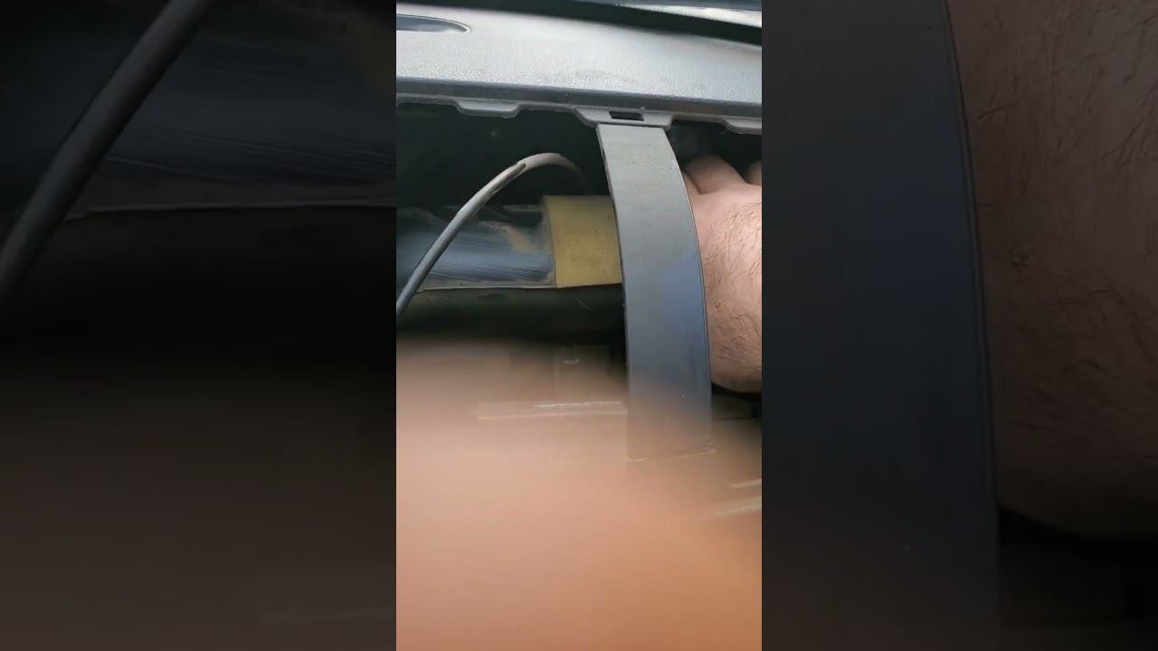 ЧТО ГРЕМИТ В ПАНЕЛИ ЛАДА ГРАНТА смотреть онлайн