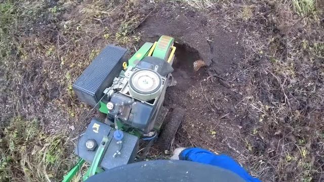 Удаление пней техникой Работа на участке с дробилкой пней от первого лица