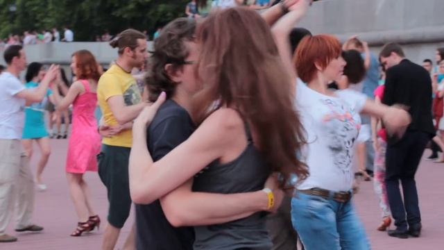 Опен эйр у причала http://www.salsateca.ru 24.05.14 бачата смотреть онлайн