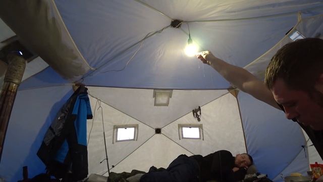УДАЧНО ПОСТАВИЛИ ПАЛАТКУ и НАЛОВИЛИ ГОРУ РЫБЫ! Кивки загибает ОДИН за ДРУГИМ, БЕШЕНЫЙ КЛЁВ ПРОСТО