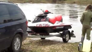 20110430 Спуск гидроцикла на воду.MOV