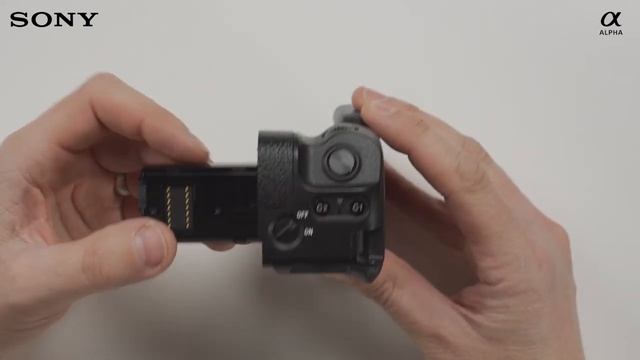 Alpha Insights || Using Vertical Grips on Alpha 7 & Alpha 9 Cameras смотреть онлайн
