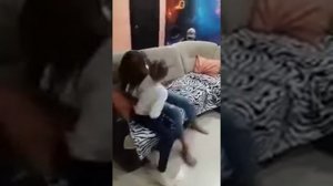 Я понюхала вонючую ногу !?!?!? ЧТО !?