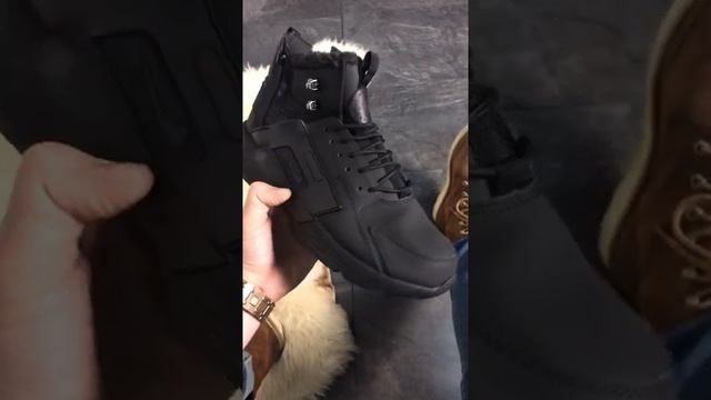 Зимние кроссовки с мехом Nike Air Huarache MID в черном цвете