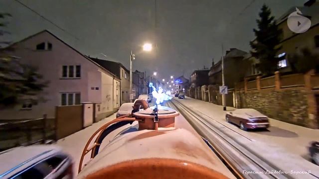 Рождественское чудо в Праге Необыкновенный трамвай мчит по столице Чехии В сумерках пришла Зима :) смотреть онлайн