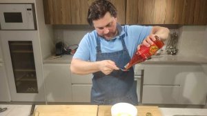 Салат с авокадо, огурцами и креветками