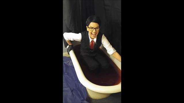Joseph Oda cosplay in a bloody bathtub смотреть онлайн