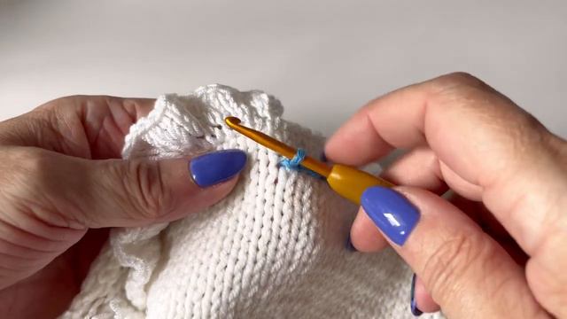 Как сделать полоску тамбурным швом на вязаном полотне без иглы смотреть онлайн