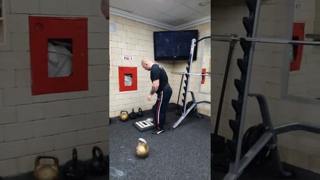 Жонглирование гири весом 46 кг. смотреть онлайн