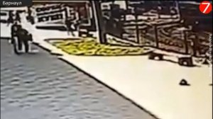 В Барнауле батут с детьми взлетел в воздух.