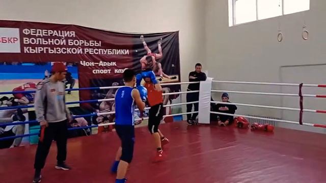 спаринг в Кара Балта 🥊 смотреть онлайн