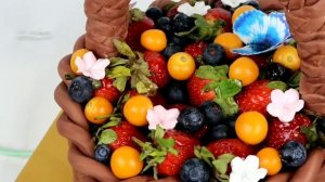 Торт корзина с цветами и фруктами