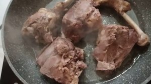 Жареное Мясо В Чесночному Маринаде С Гранатовым Кисло Сладким Соусом.