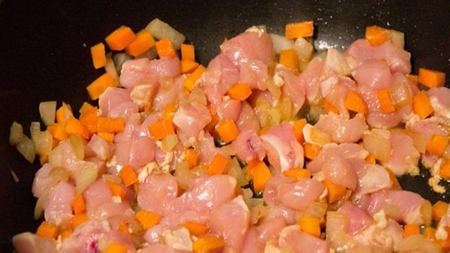 Чесночный рис с курицей