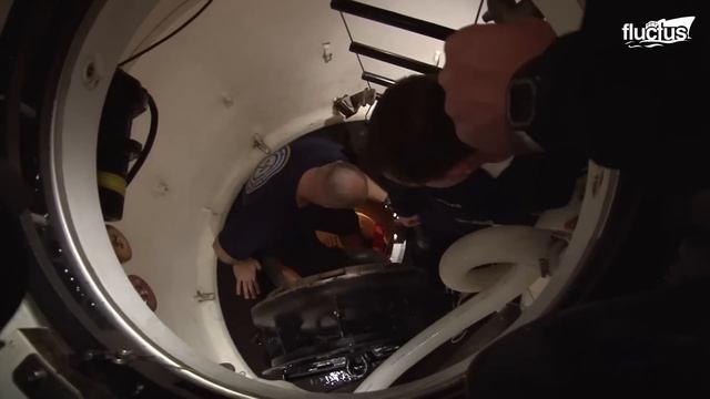 The Weird but Genius Invention to Rescue Sailors From a 17,000 Ton Sinking Submarine смотреть онлайн