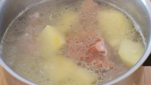 Ароматный картофель с ребрышками