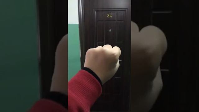 На заброшенном доме (в подъезде) смотреть онлайн