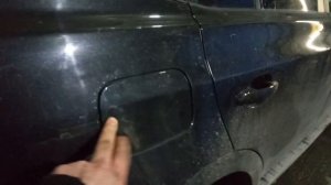 БМВ - Как открыть люк бензобака.
