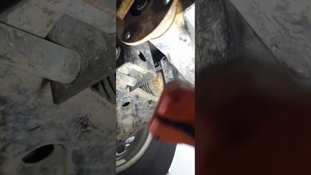 Mitsubishi Pajero 4 3.0L 2012г. Снятие поддона двигателя. смотреть онлайн